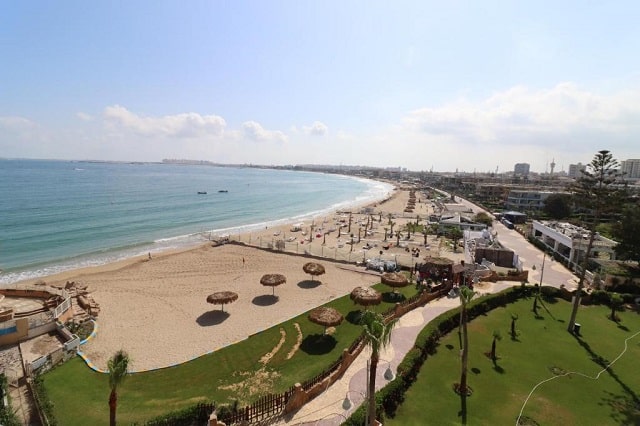 شاطئ المعمورة في الأسكندرية