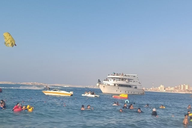 المصطافين في شاطئ الليدو