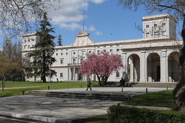 جامعة نافارا في اسبانيا