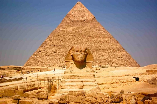 السياحية في أهرامات الجيزة