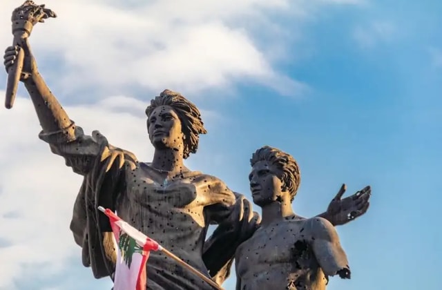 ساحة الشهداء من الاماكن السياحية في بيروت