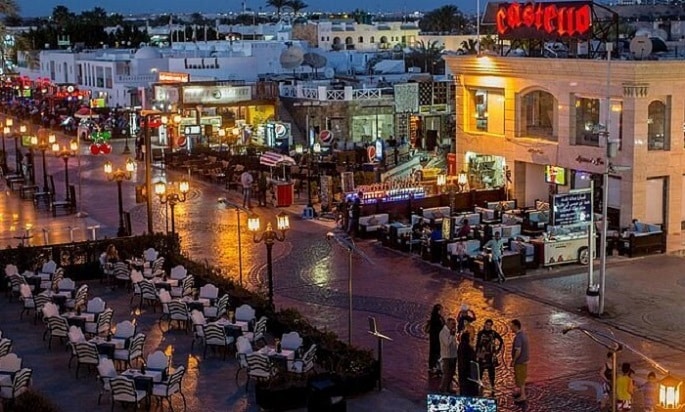 الحياة الليلية في خليج نعمه