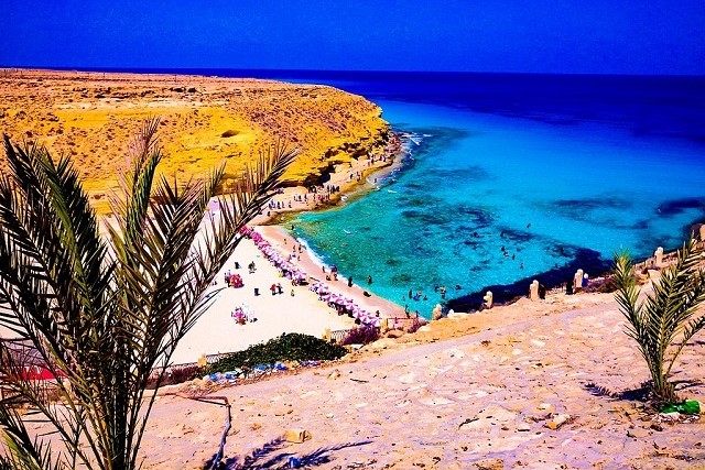 شاطئ عجيبة