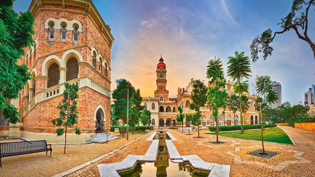 الهندسة الإسلامية والمغولية للمبنى