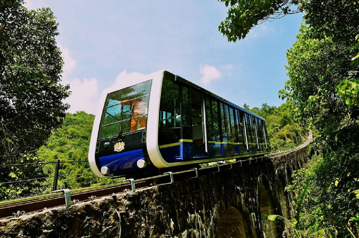 القطار الجبلي المائل (Penang Hill Railway)