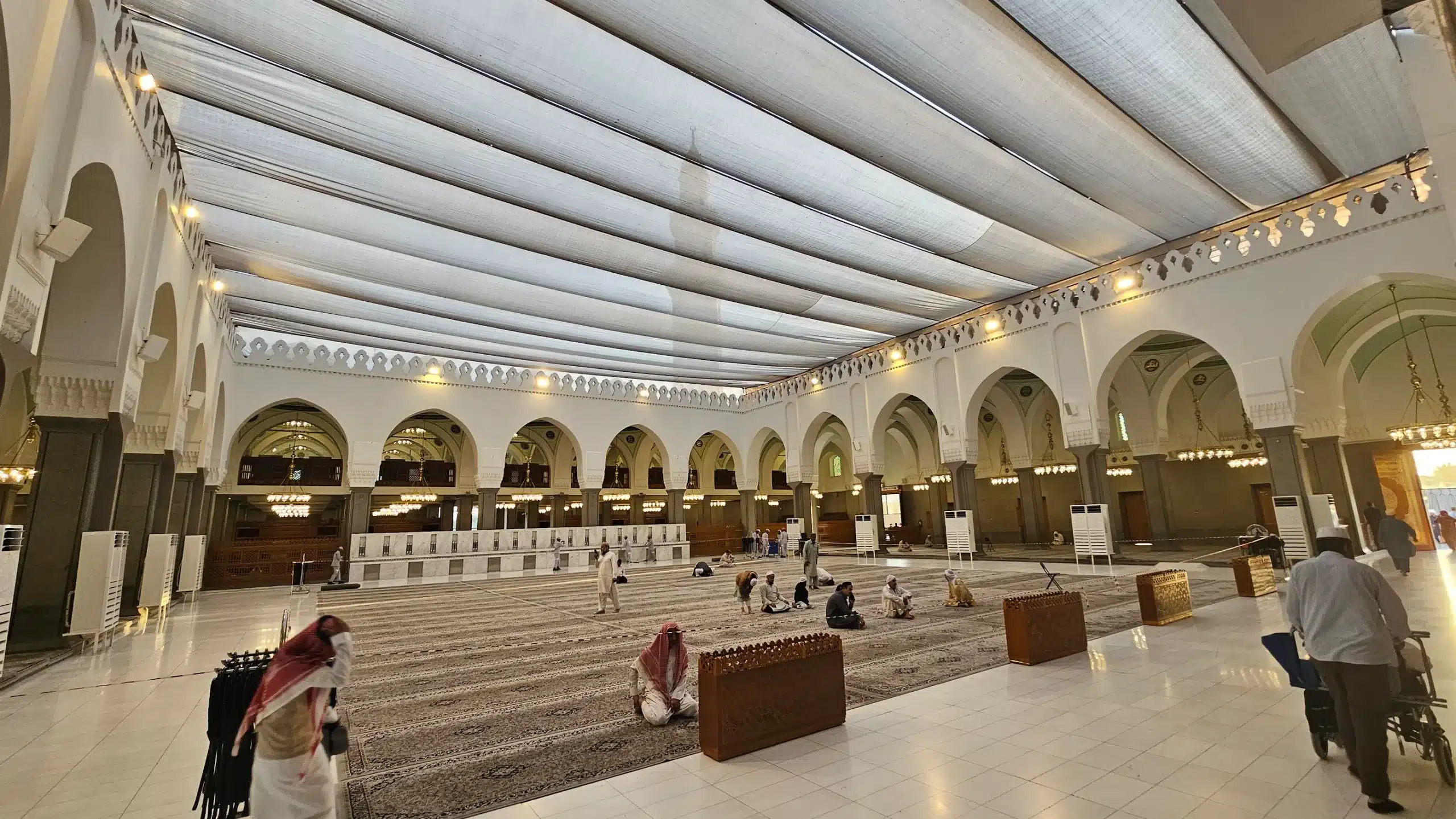 الساحة من الداخل