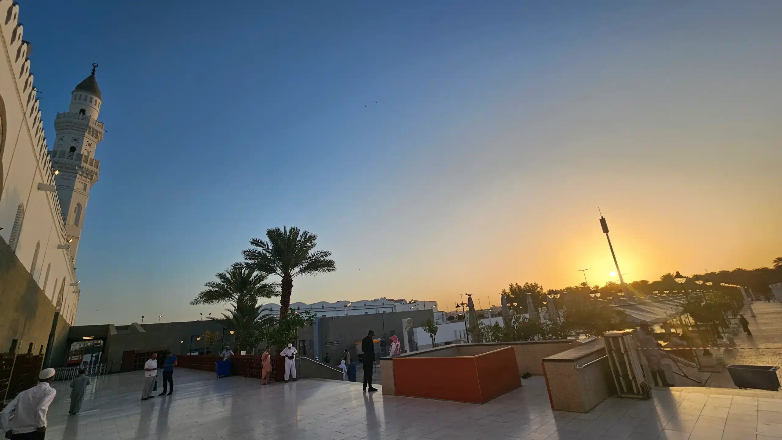 الساحة من الخارج