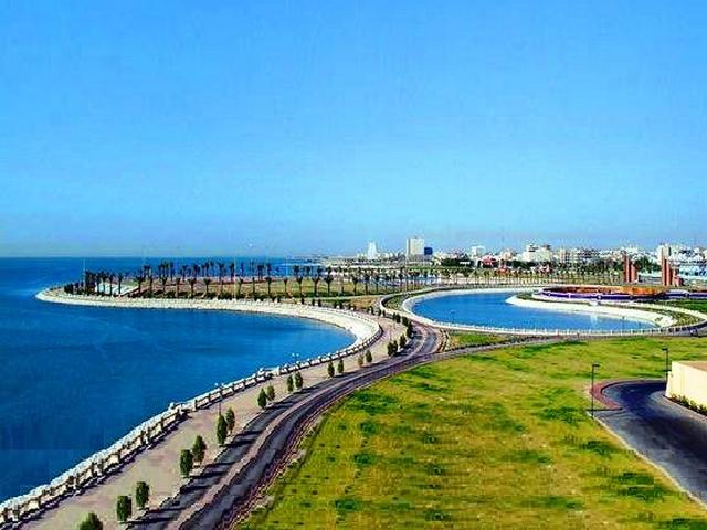 شاطئ الدمام الرائع على البحر الأحمر