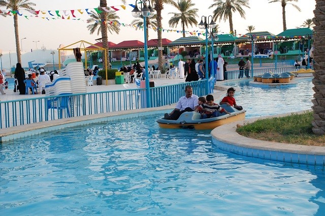 ركوب الزوارق في بحيرات اليمامة