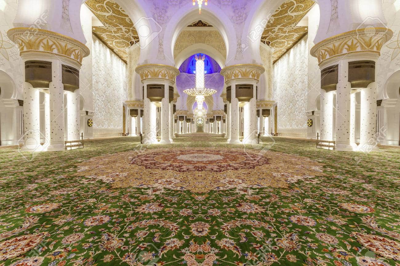 داخل المسجد
