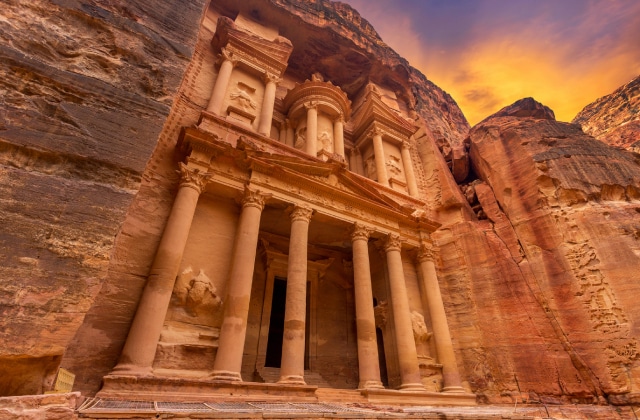 رحلات كروز السعودية إلى البتراء