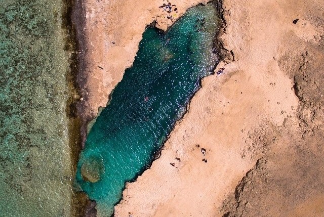شاطئ بحيره النيزك