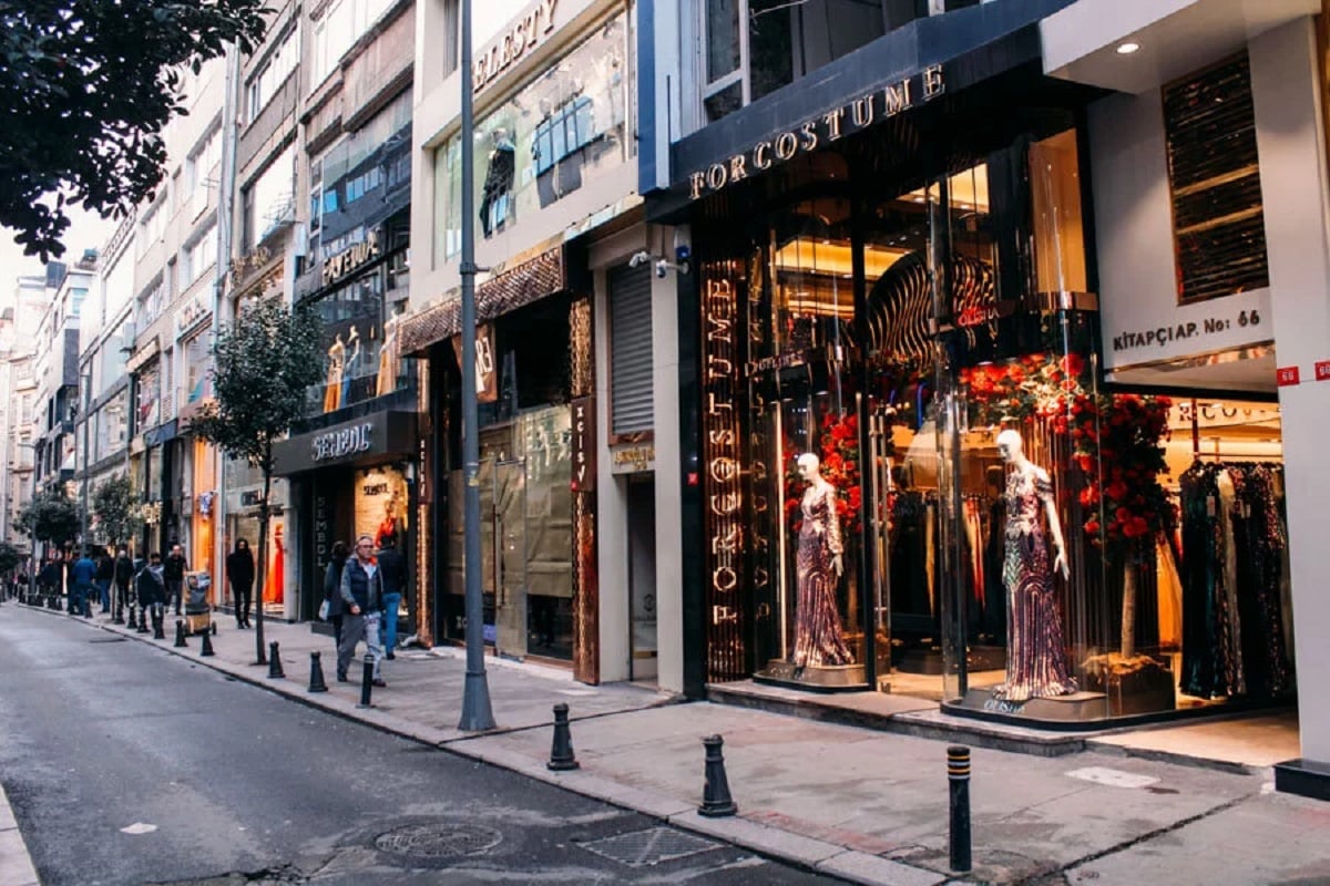 التسوق في شارع نيشانتاشي