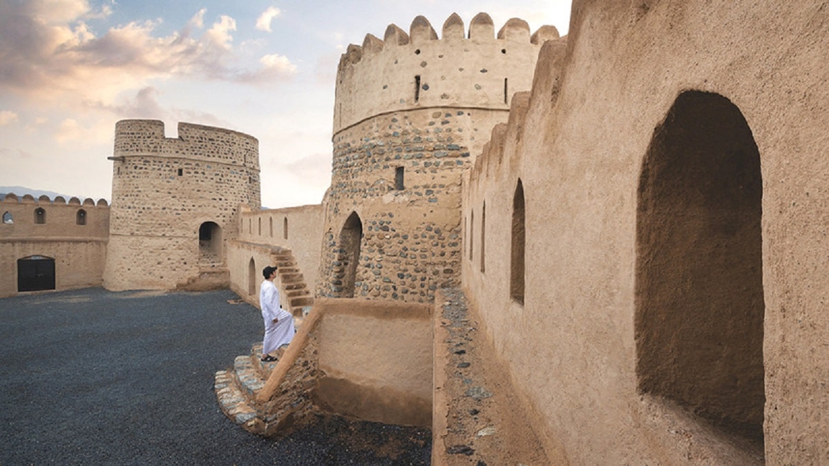 التجول بين أروقة القلعة