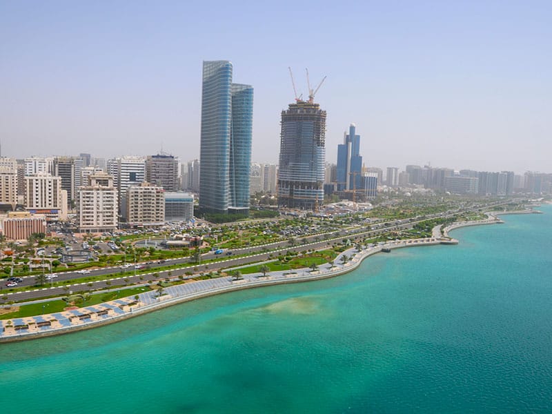شاطئ الكورنيش ابوظبي