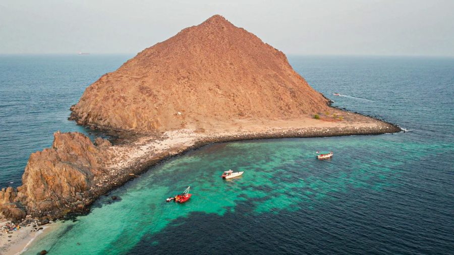 جزيرة صيرة خورفكان غطس