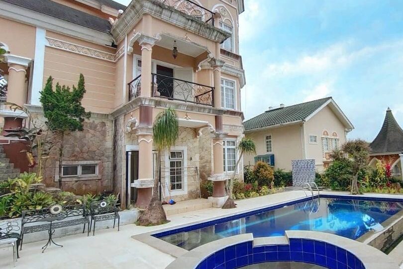 حمام سباحة في مجمع فلل كوتا بونقا في بونشاك