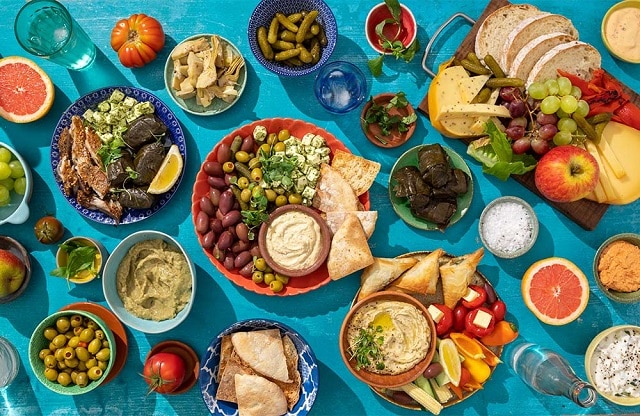 سفرة طعام يونانية