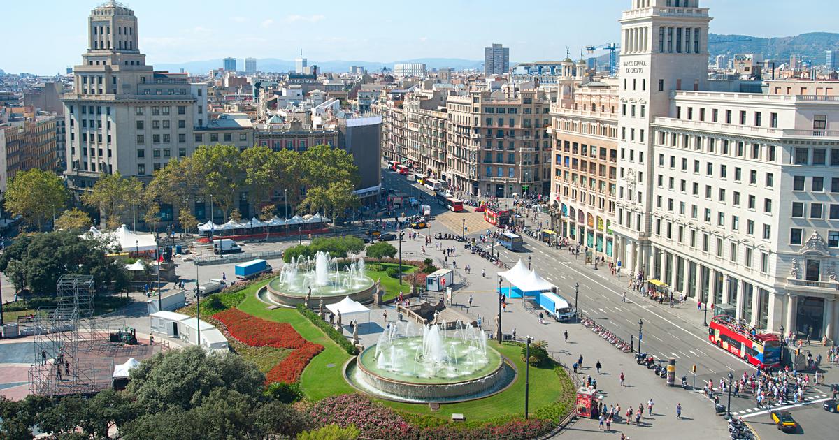 ساحة كاتالونيا الشهيرة في برشلونة