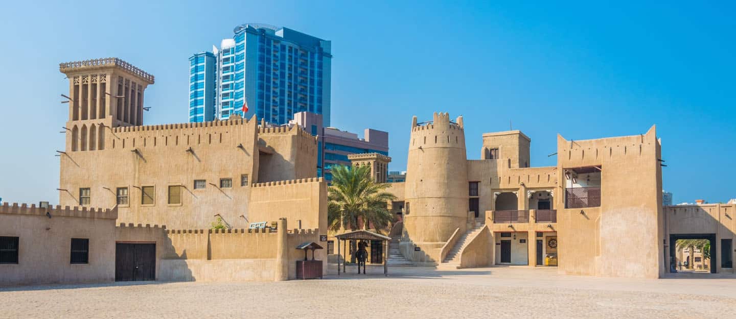 داخل الحصن
