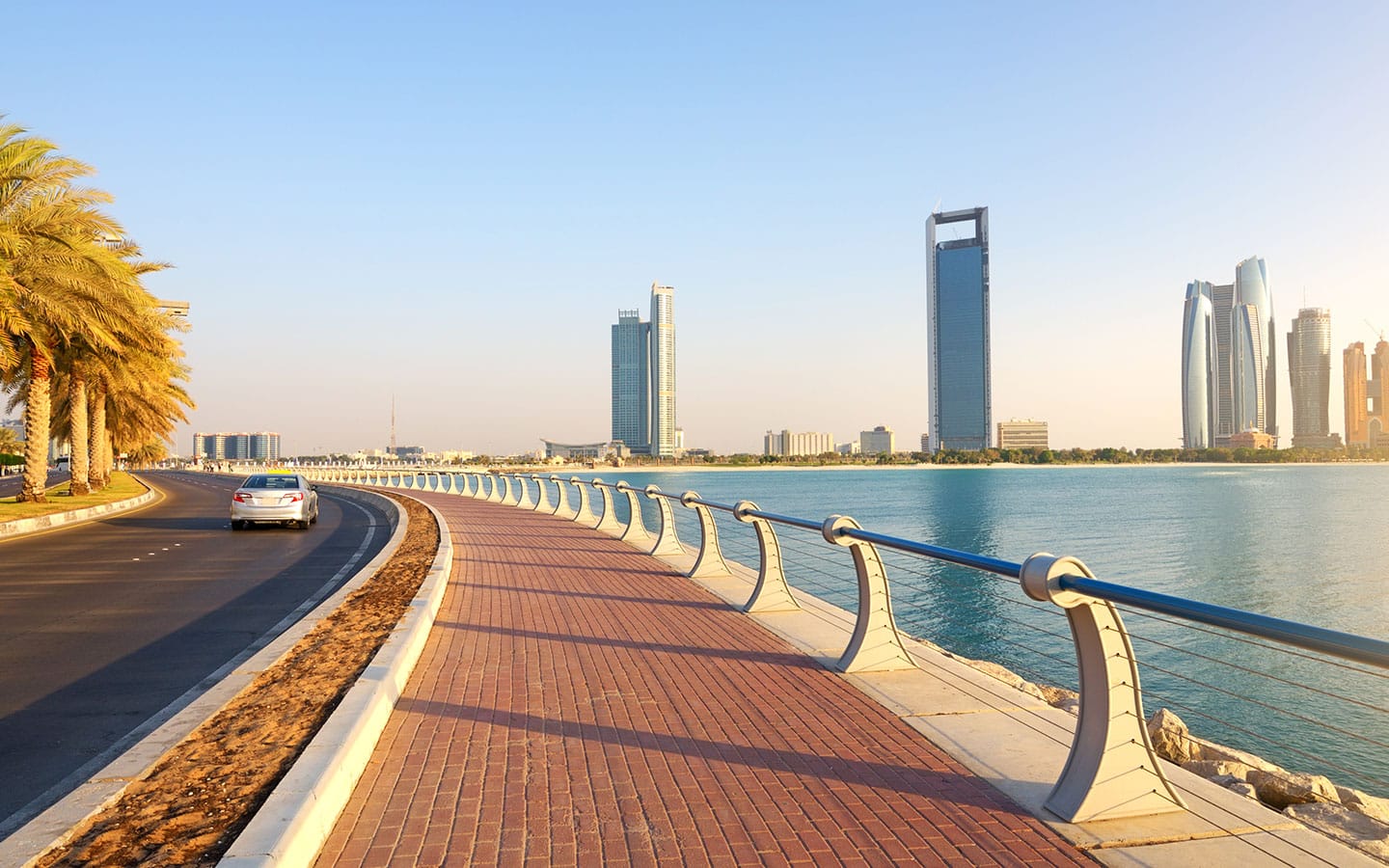 شاطئ الكورنيش ابوظبي