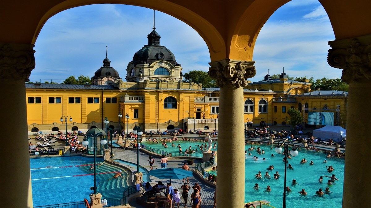حمام ستشيني Széchenyi Bath